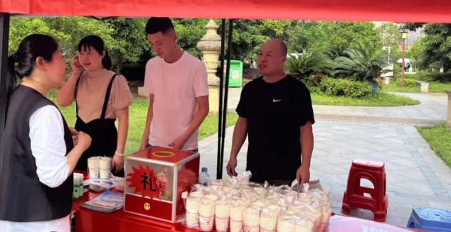 節水宣傳進(jìn)社區，貼心守護“水”安全——和濟水務(wù)開(kāi)展“便民服務(wù)進(jìn)社區”主題活動(dòng)